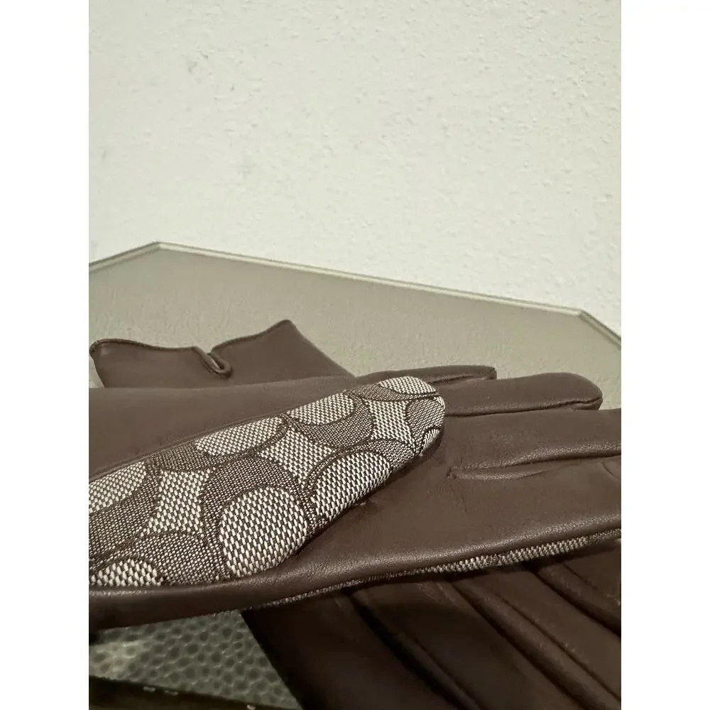COACH Signature Jacquard Tech Gloves in Oak Sz 7 NWT